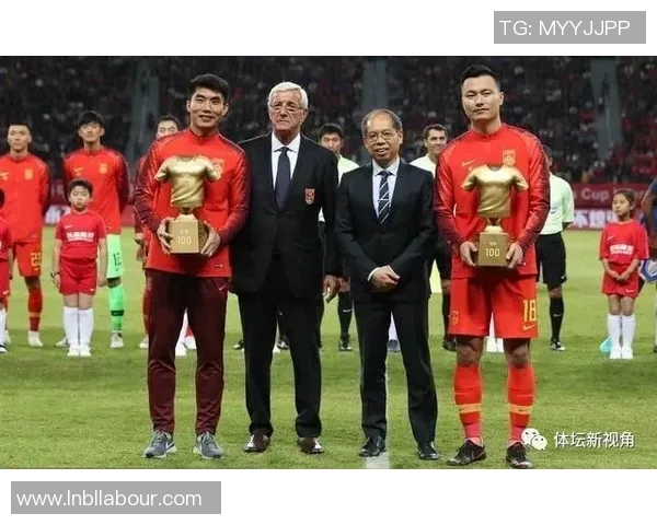 全球足球巨星背后女性风采：他们的妻子如何影响球员职业生涯与生活